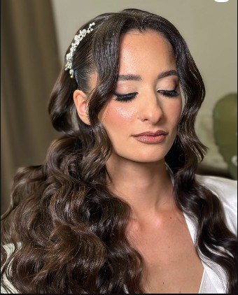 Look trucco sposa con capelli mossi